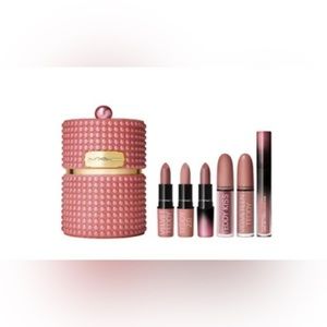 MAC Cosmetics Velvet Teddy's Party Crew
Vault Holiday